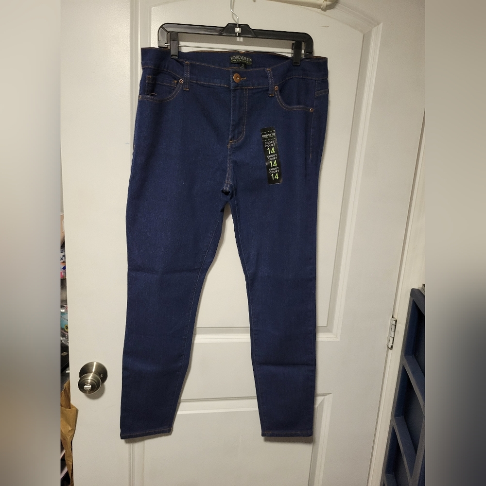 NWT FOREVER 21 PLUS SZE MEDIUN BLUE SKINNY JEAN DENIM 14 SHORT